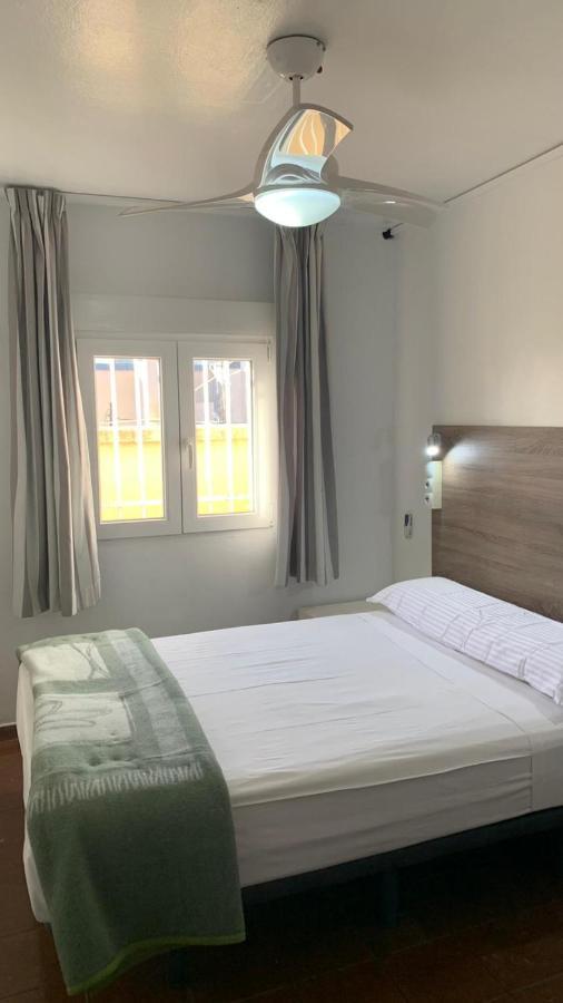 Casa De Huespedes Almansa Hotel มาดริด ภายนอก รูปภาพ