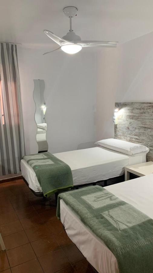 Casa De Huespedes Almansa Hotel มาดริด ภายนอก รูปภาพ