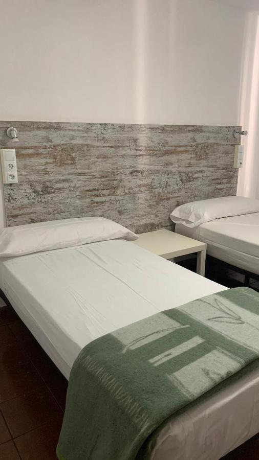 Casa De Huespedes Almansa Hotel มาดริด ภายนอก รูปภาพ