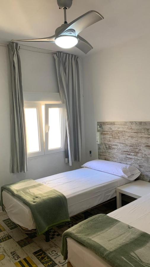 Casa De Huespedes Almansa Hotel มาดริด ภายนอก รูปภาพ