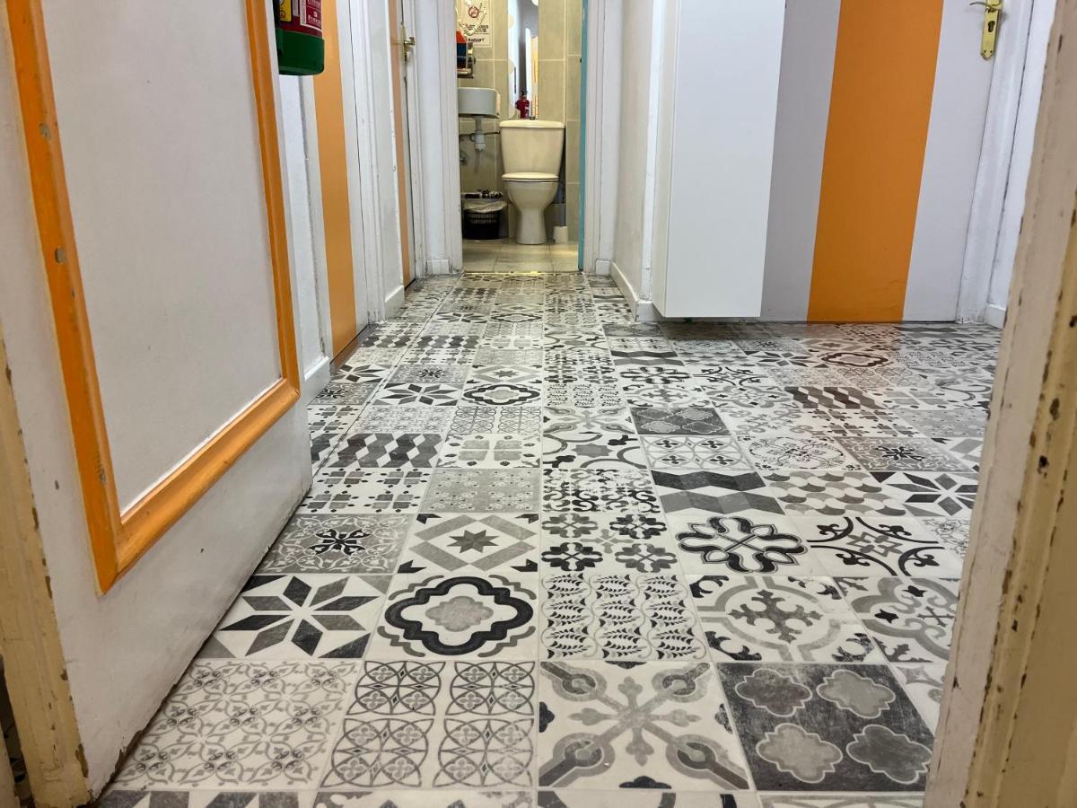 Casa De Huespedes Almansa Hotel มาดริด ภายนอก รูปภาพ