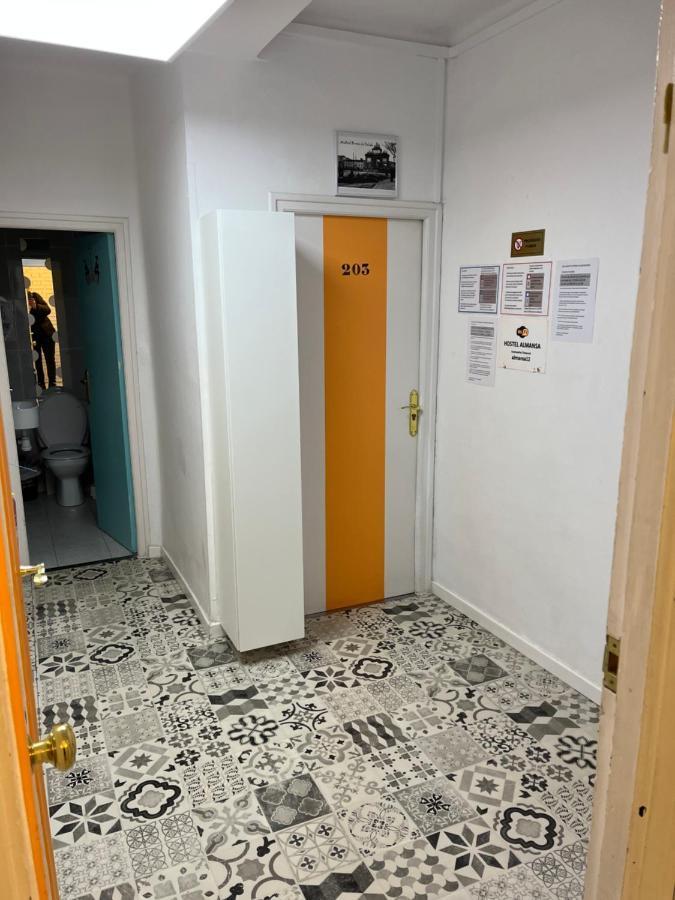 Casa De Huespedes Almansa Hotel มาดริด ภายนอก รูปภาพ