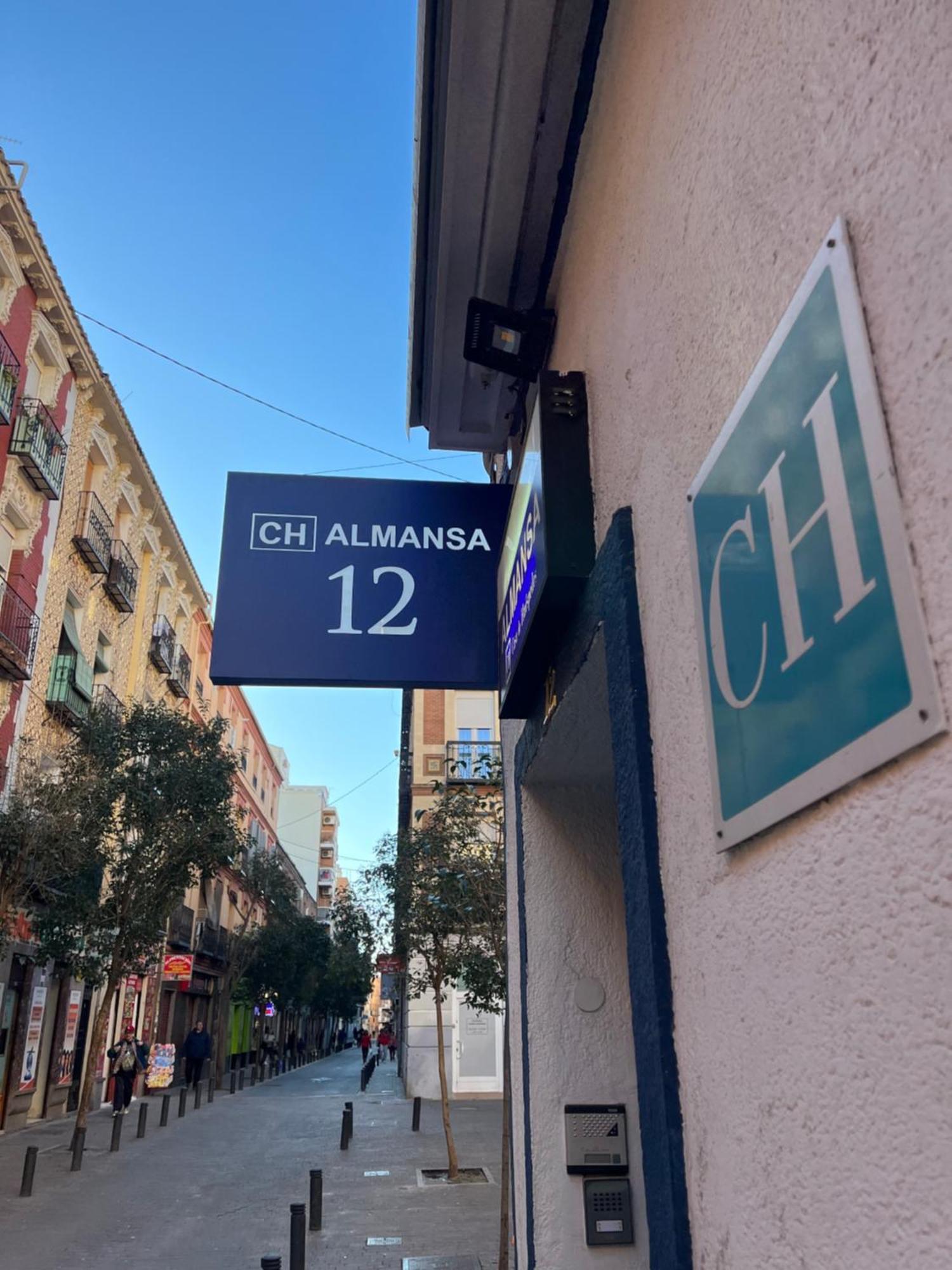 Casa De Huespedes Almansa Hotel มาดริด ภายนอก รูปภาพ