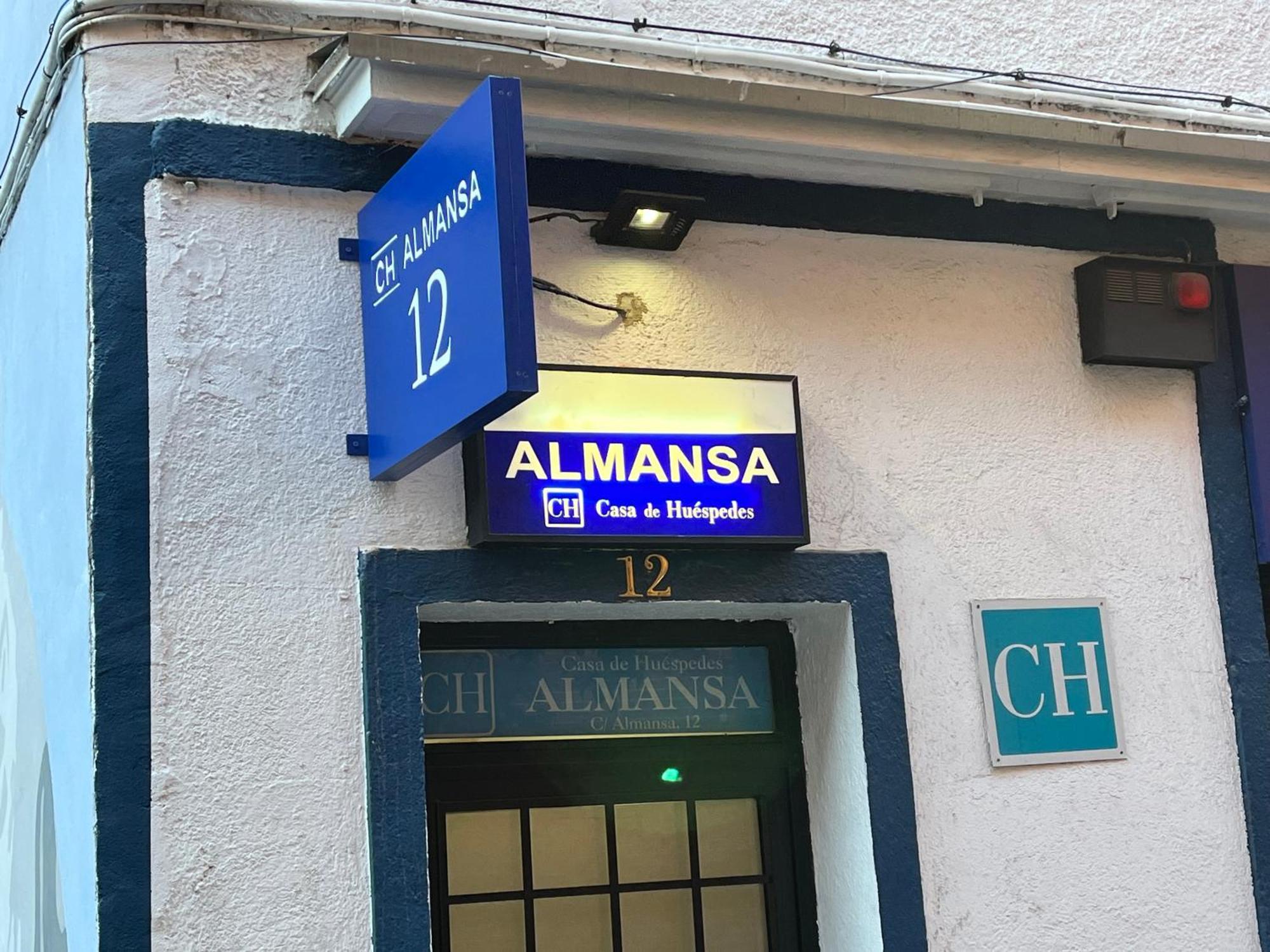 Casa De Huespedes Almansa Hotel มาดริด ภายนอก รูปภาพ