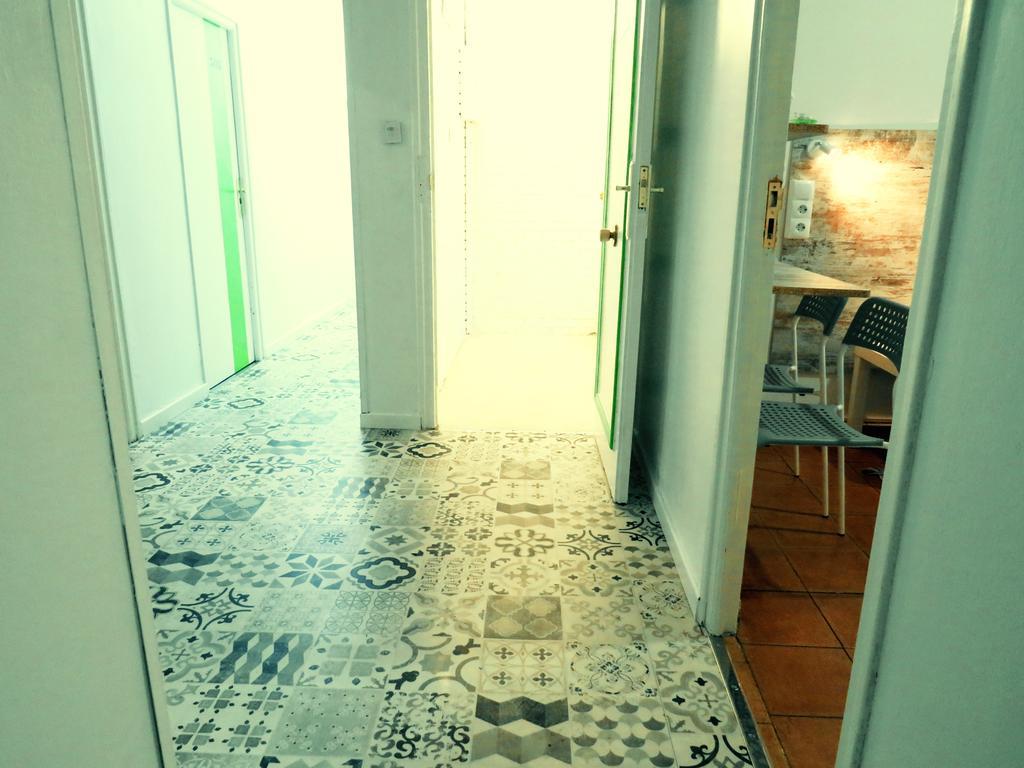 Casa De Huespedes Almansa Hotel มาดริด ภายนอก รูปภาพ