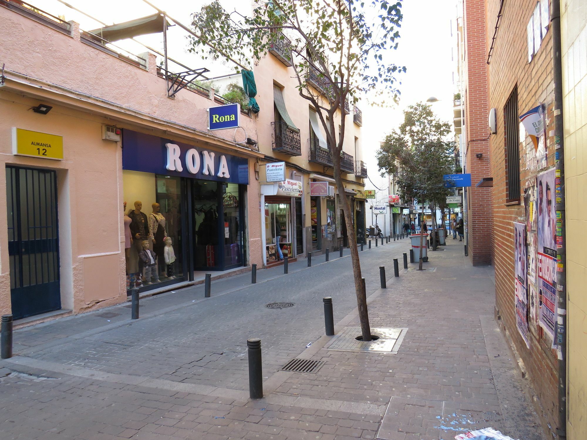Casa De Huespedes Almansa Hotel มาดริด ภายนอก รูปภาพ